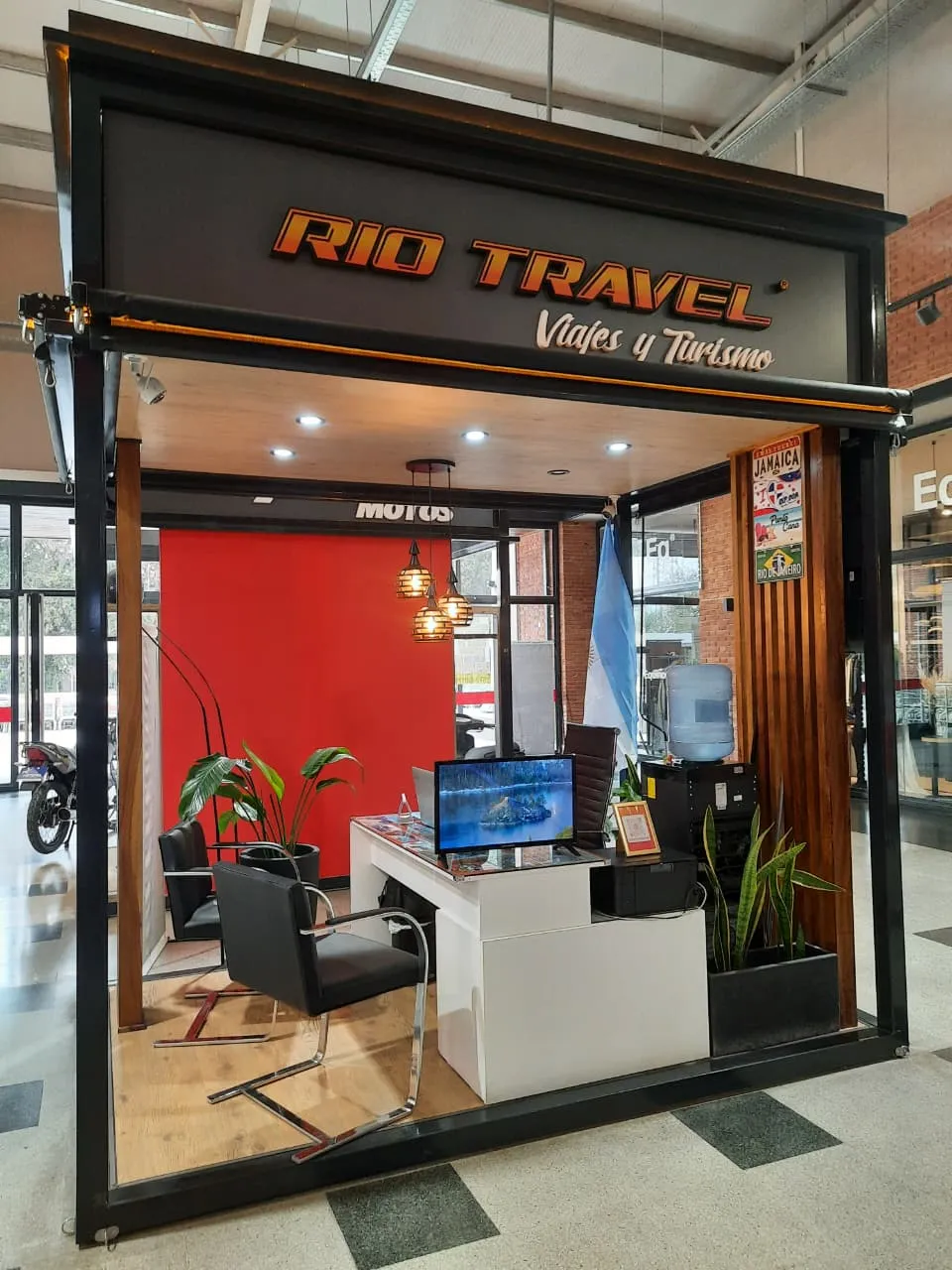 Stand comercial de Rio Travel en el Mall Becerra