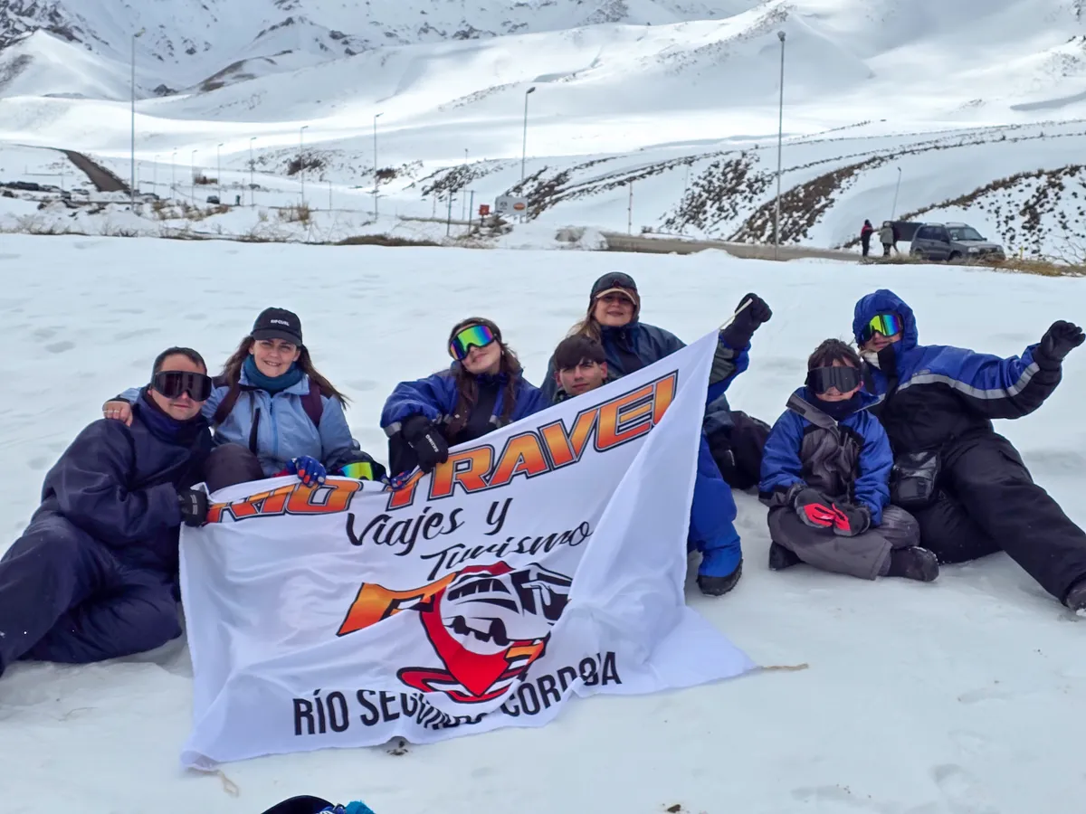 Grupo de Rio Travel en la nieve de Las Leñas