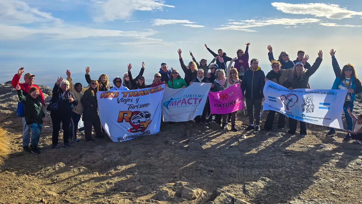 Grupo de pasajeros en las sierras de San Luis